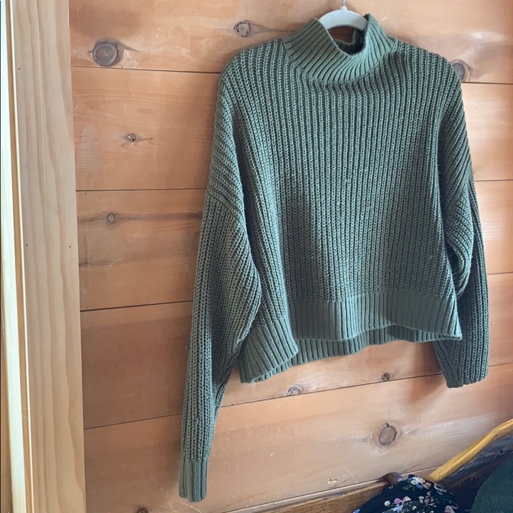H&M large crop sweater green